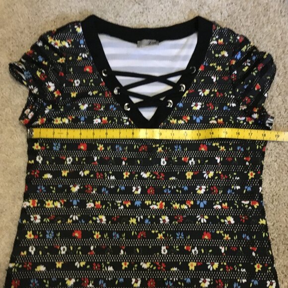 Retro Floral and Mesh Cross Lace Up Tee - Picture 12 of 16